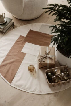 Ferm LIVING Tapis De Sapin De Noël Tonal Ø120 Cm 5 Ferm LIVING Tapis De Sapin De Noël Tonal Ø120 Cm -House Doctor 505188 01 3 EnvironmentImage a02d4021b1