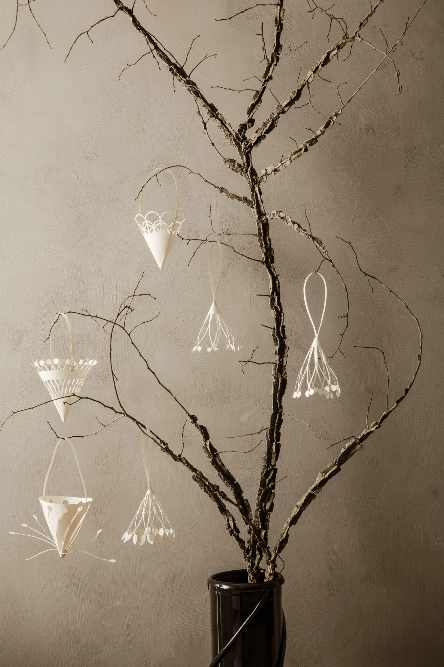 Ferm LIVING Décoration De Noël Paper Tassels Ø10 Cm Lot De 3 5 Ferm LIVING Décoration De Noël Paper Tassels Ø10 Cm Lot De 3 – Image 5