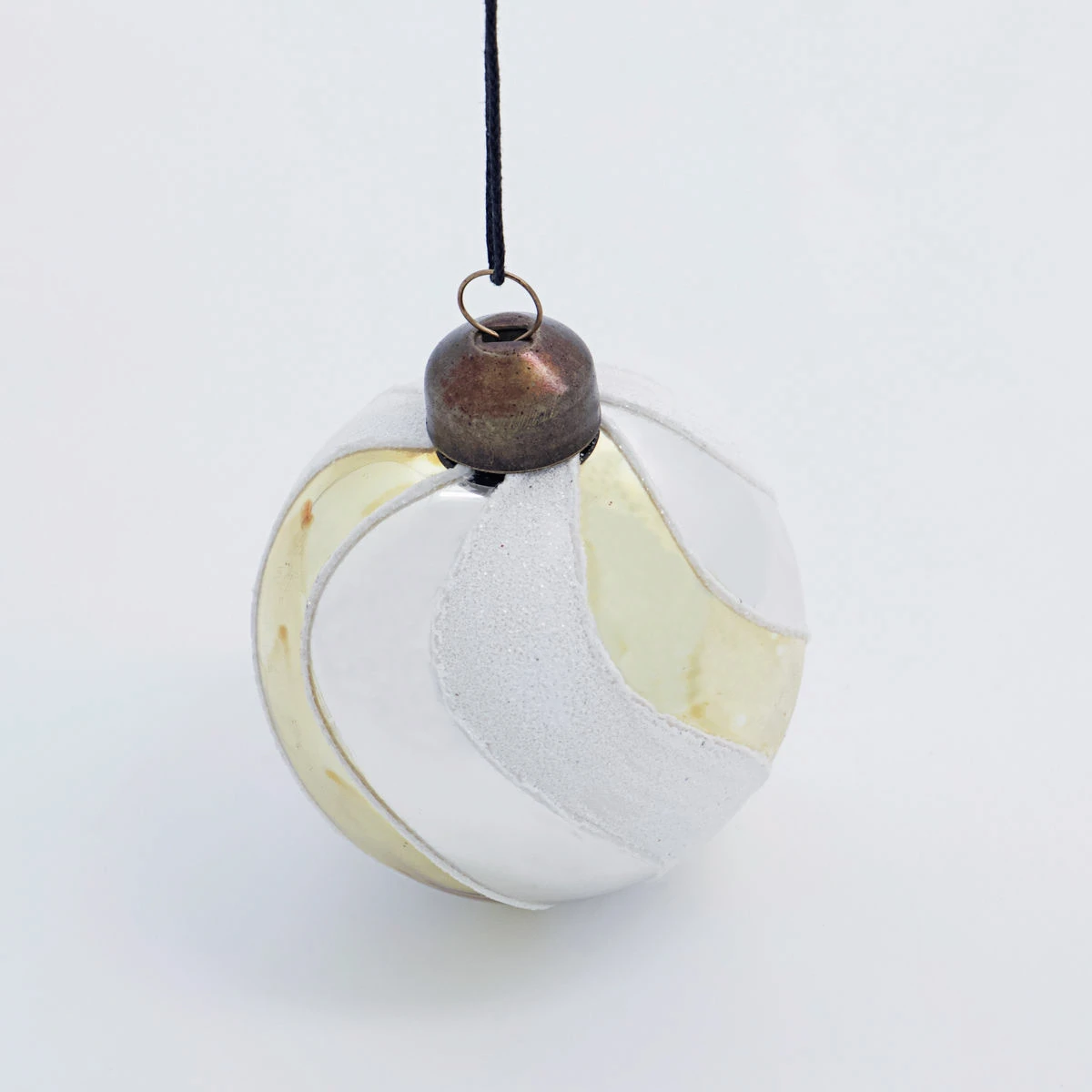 House Doctor Boule De Noël Glowi Ø6 Cm Lot De 6 4 House Doctor Boule De Noël Glowi Ø6 Cm Lot De 6 – Image 4